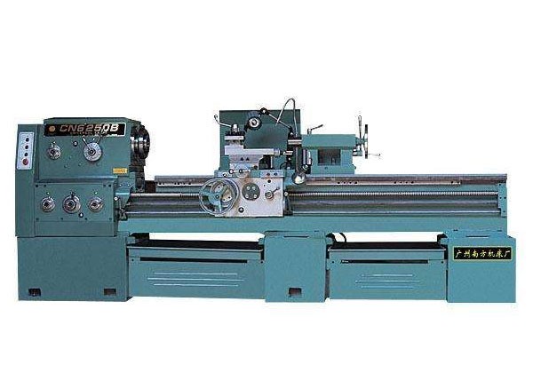 CN6140(240)B  CN6150(250)B大孔徑車床